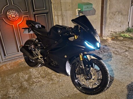 Yamaha R15 V4