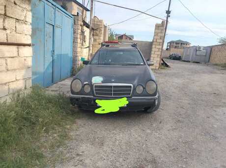 Mercedes E 240