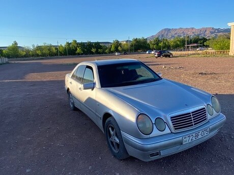 Mercedes E 220