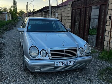 Mercedes E 230