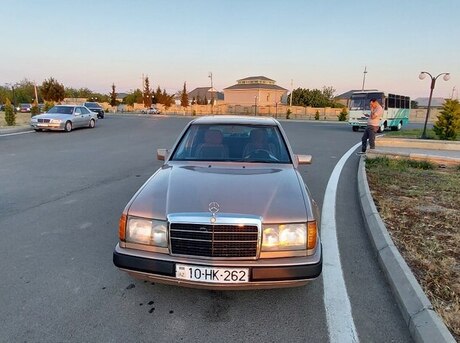 Mercedes 220 E