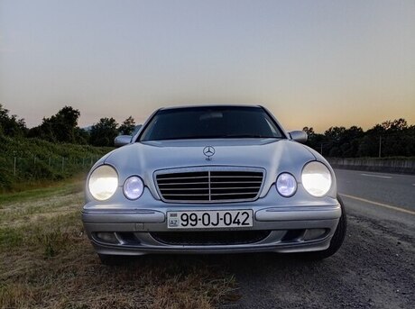 Mercedes E 220