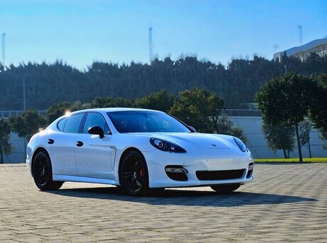 Porsche Panamera 4