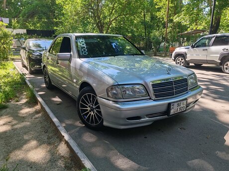 Mercedes C 240
