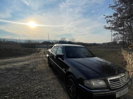 Mercedes C 200