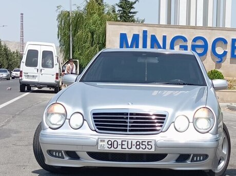 Mercedes E 320