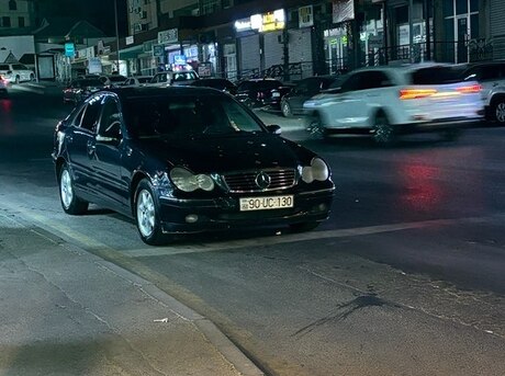 Mercedes C 200