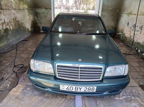 Mercedes C 180