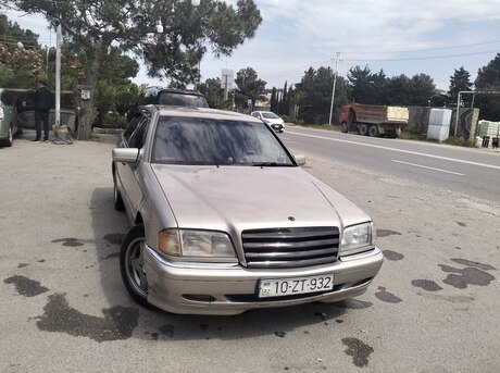 Mercedes C 180