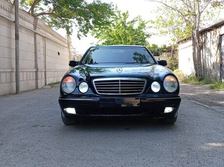 Mercedes E 240