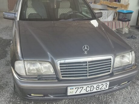 Mercedes C 200