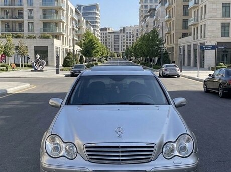Mercedes C 200