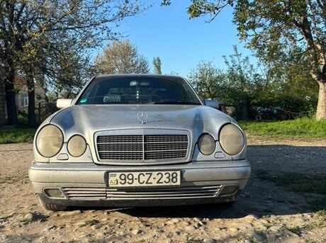 Mercedes E 200