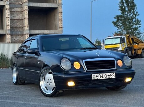Mercedes E 230