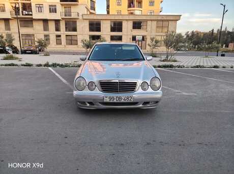 Mercedes E 220