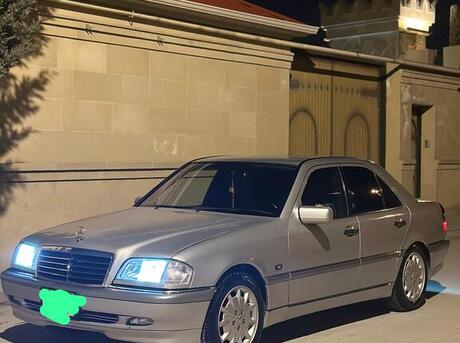 Mercedes C 240