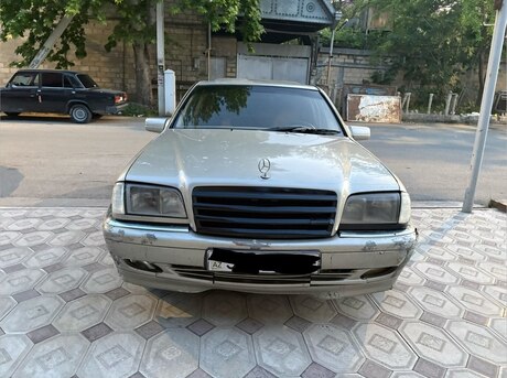 Mercedes C 200