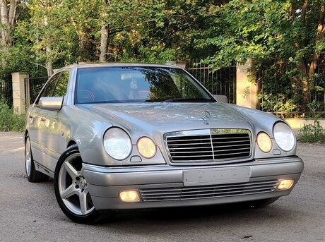 Mercedes E 240