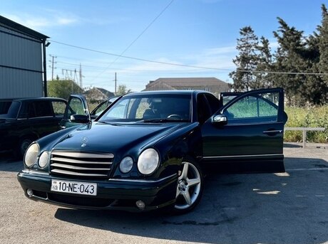 Mercedes E 320