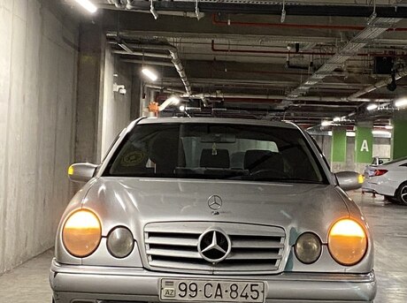Mercedes E 220