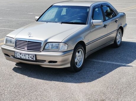 Mercedes C 180