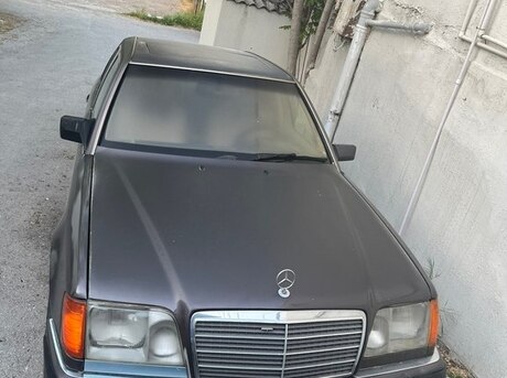 Mercedes E 200