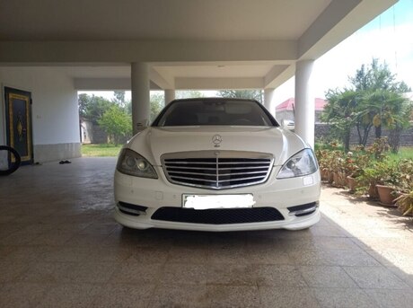 Mercedes S 550