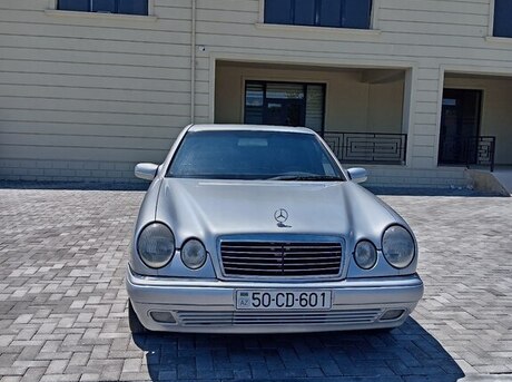 Mercedes E 240