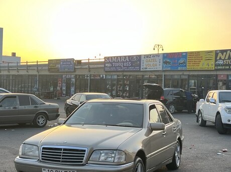 Mercedes C 200