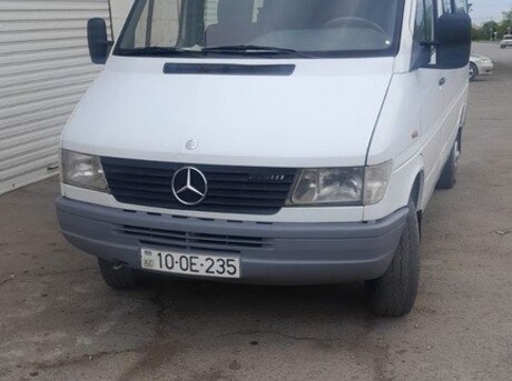 Mercedes Sprinter 208