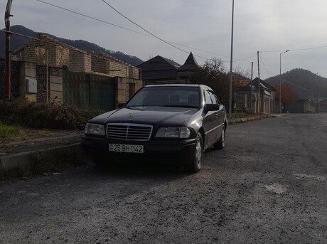 Mercedes C 200