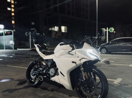CFMOTO 250 SR
