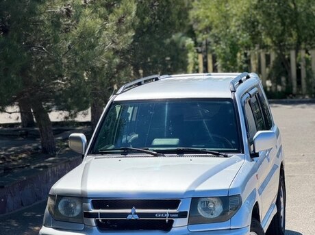 Mitsubishi Pajero io