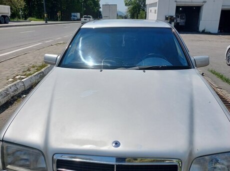 Mercedes C 200
