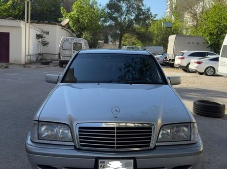 Mercedes C 200