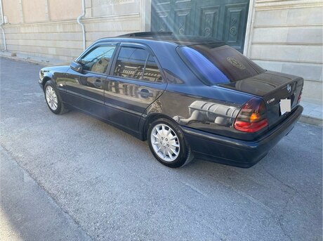 Mercedes C 200