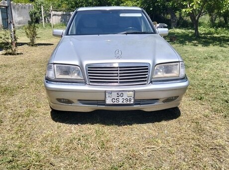 Mercedes C 200