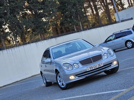 Mercedes E 200