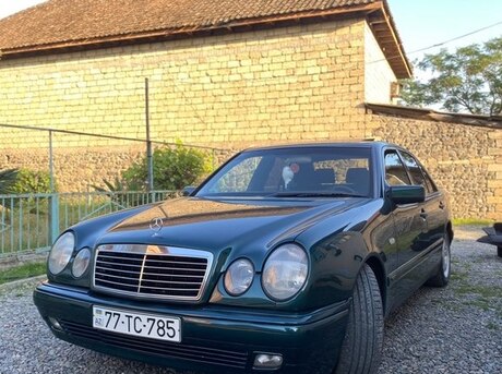 Mercedes E 200