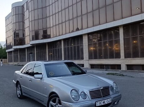 Mercedes E 230