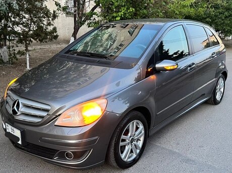 Mercedes B 180