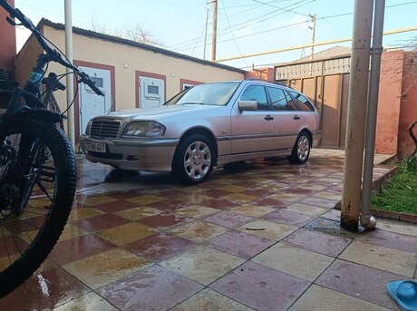 Mercedes C 180