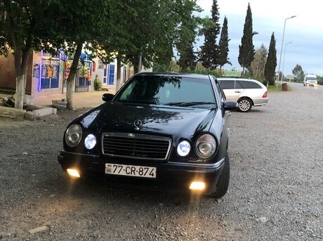 Mercedes E 230