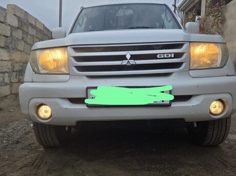 Mitsubishi Pajero io