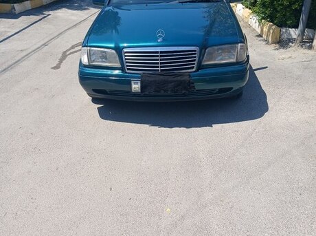 Mercedes E 200