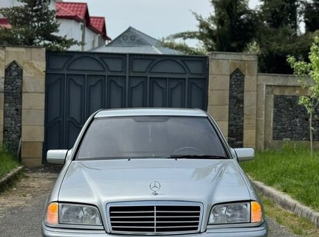 Mercedes C 240