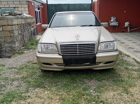 Mercedes C 200