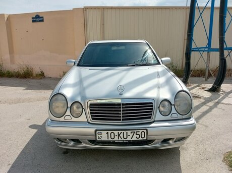 Mercedes E 240