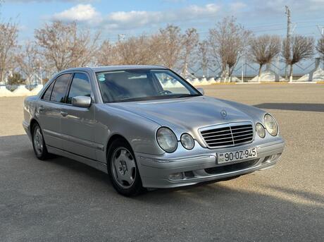 Mercedes E 200
