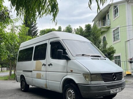 Mercedes Sprinter 208